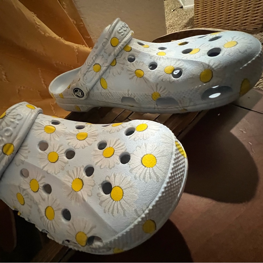 CROCS Light Blue and Yellow Floral Clogs W10 pre used 1X